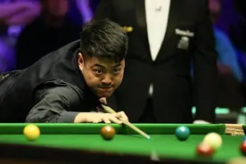 斯诺克世锦赛出现8-1！梁文博5-4领先成全村希望，两黑马表现强势图片