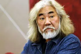 2016年，张纪中和妻子双双被送进急诊，病床自拍“互泼脏水”图片