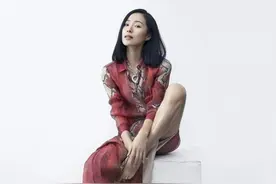 “江一燕”裙子穿得非常的淑女范儿，网友说：对她毫无抵抗力图片