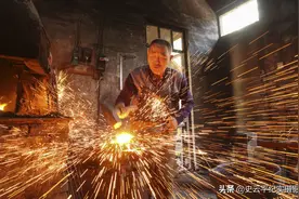 57岁农民传承祖上手艺，打手工菜刀30余年，远销国外看看啥情况图片