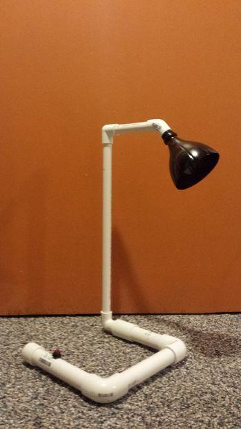 装修剩了几根水管，师傅简单做个悬空壁挂鞋架，给他人工费都不收