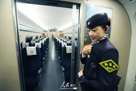 火车上有哪些工作人员？要记住有一种岗位不属于铁路职工！图片