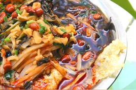 柳州这家藏在小区里的螺蛳粉店，把脑子里的小馋虫都勾走图片