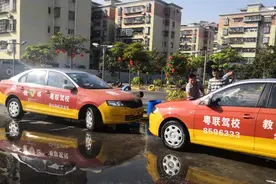 珠海各大驾校新增“军训”模式？驾校老板拱北街头睡大觉惊动警察！大呼：太累了！图片