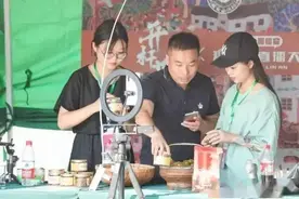 她们，或许是临安本土网红图片