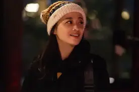 46岁梅婷近照好惊艳，皮肤超嫩状态似20，二婚被老公宠成少女图片