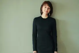 袁泉不愧70后穿搭榜样，每套穿搭都让人眼前一亮，气质太好了图片