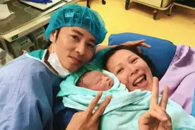 47岁蔡少芬3胎后，瘦成“纸片人”，素颜略显老态，像换了个人图片