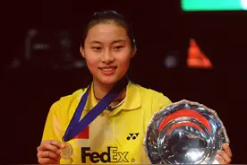 刚进国家队就拿世界冠军的上海羽毛球女神，退役后演舞台剧嫁帅哥图片