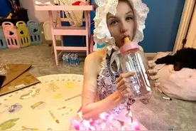 美25岁女子痴迷婴儿服饰，每月纸尿裤花销数千元，男友遭非议图片