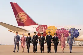 吉祥航空迎来成立15周年纪念日图片