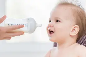 给婴儿冲泡米粉有技巧，看似简单的行为，也存在5个常见的误区图片