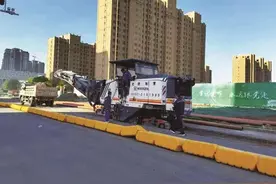 高新大道提升工程全速推进图片