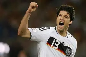 悲情巴拉克：爱子车祸丧生，足坛千年老二，必进球被巴萨“黑”掉图片