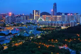 东莞在建的新火车站，比足球场还大，乘坐地铁可直达！图片