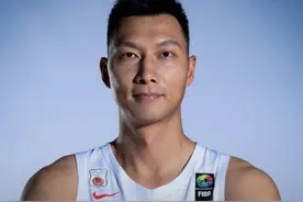三位知名男篮球员退出国家队，退出原因惹人心疼，易建联励志回应图片