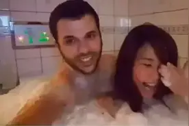 《老外半年睡200个中国女人》，姑娘们:你们为何要迷恋外国人图片