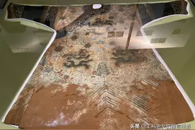 首博：慈禧是穿着龙袍下葬的，而且还是件升级版龙袍图片