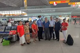 乘客突发心脏病，河南中医施手相救，银针点“醒”发病患者图片
