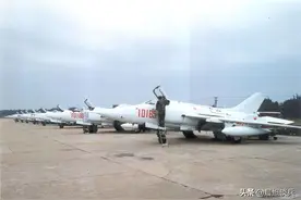 我国唯一一款投掷氢弹的战机，来看看强-5攻击机图片