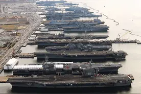 美军诺福克海军基地老照：舰船航母扎堆 展示蓝星海上第一实力图片