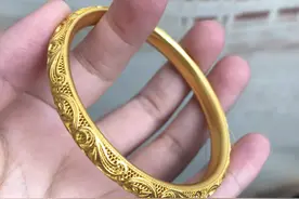 清洗金首饰可别去金店，小心被坑，教你自制清洗剂，刷一刷就干净图片