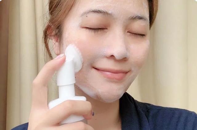 国货洁面销量NO.1,每20秒卖出一瓶,包文婧疯狂安利的氨基酸洁面