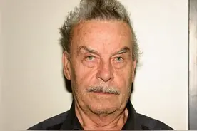 36年前，外国一父亲将女儿困地窖24年和她生下7子，结局如何图片