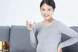 准妈妈喝水说道太多，喝错了易伤胎，正确“喝水攻略”拍了拍孕妈图片