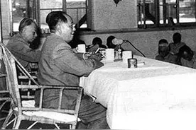 1958年金门炮战，毛泽东指示：“照打不误，只打蒋舰”图片