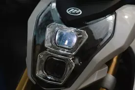 高性价比国产街车，250cc水冷引擎，14升油箱，19kw功率，1.48万图片