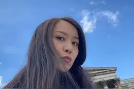 陈法拉享受与女儿相处的时光 晒女儿白滑四肢形容其是“花杀手”图片