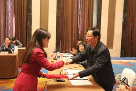 法律引航二十载 慈善服务暖人心——记江苏引航律师事务所主任潘虹图片