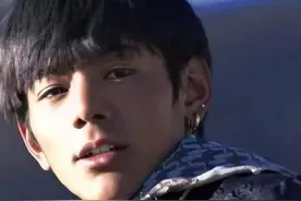 跟着丁真红的不光是绿松石耳环图片