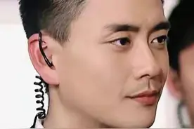 天生“花心脸”，痞帅不油腻，这6位自带坏男生魅力，不耍帅也酷图片