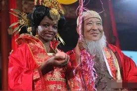中国60岁大爷娶一个20岁非洲美女，女儿长大后的样子让人尴尬了图片