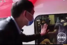 医护夫妻坚守抗疫一线 妻子剪去长发 丈夫从未离岗图片