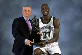 2004年加内特抢走鲨鱼和邓肯的MVP，他有多强？完爆甜瓜打跪韦伯图片
