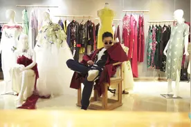 90后大男孩改良旗袍，一个人完成设计裁剪刺绣，成品惊艳中外视频封面