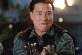 万梓良的烂漫情史，3段感情3段爱，抛弃恩爱8年发妻娶年轻空姐图片
