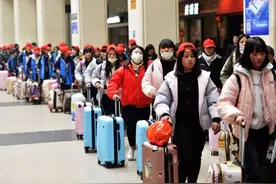 国庆七天长假，为什么很多大学生不回家？图片