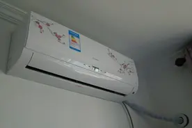 福州10岁少年挤眉弄眼，竟是一种病！病根很常见……图片