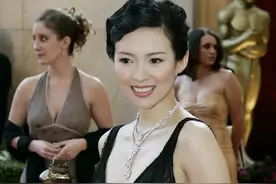 当年章子怡浑身锐气，把野心写在脸上意气风发的样子超美图片