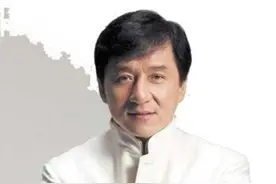 成龙的妻子67岁了，掌管几十亿家产却不爱打扮，朴实的像个老太太图片