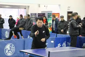 老年人打乒乓球的益处和禁忌图片