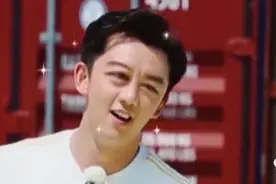 跑男100期超感人彩蛋！老成员集体泪奔，新人表情淡定图片