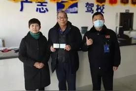 真牛！郑州75岁老人不到俩月拿驾照：已经开着新车跑1000多公里啦图片
