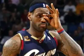 NBA被禁止的庆祝动作：科比吹手枪 韦德割喉 卡塞尔舞步图片