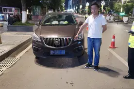 “考虑过车上坐着你的孕妻和幼女没？”男子醉驾被交警逮个正着图片