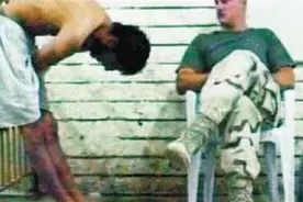 萨达姆在美军监狱的生活：内裤两端被插美国国旗，时常被士兵戏弄图片
